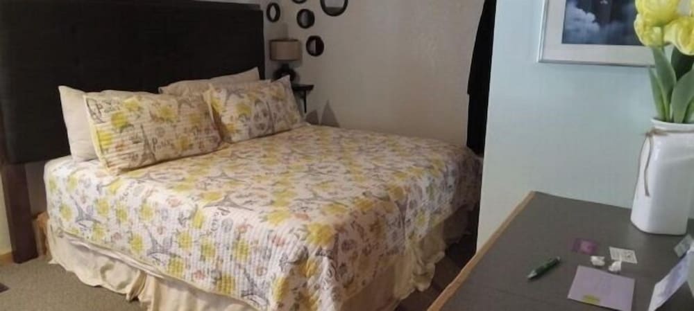 Reflections Inn in Deer Lodge, United States