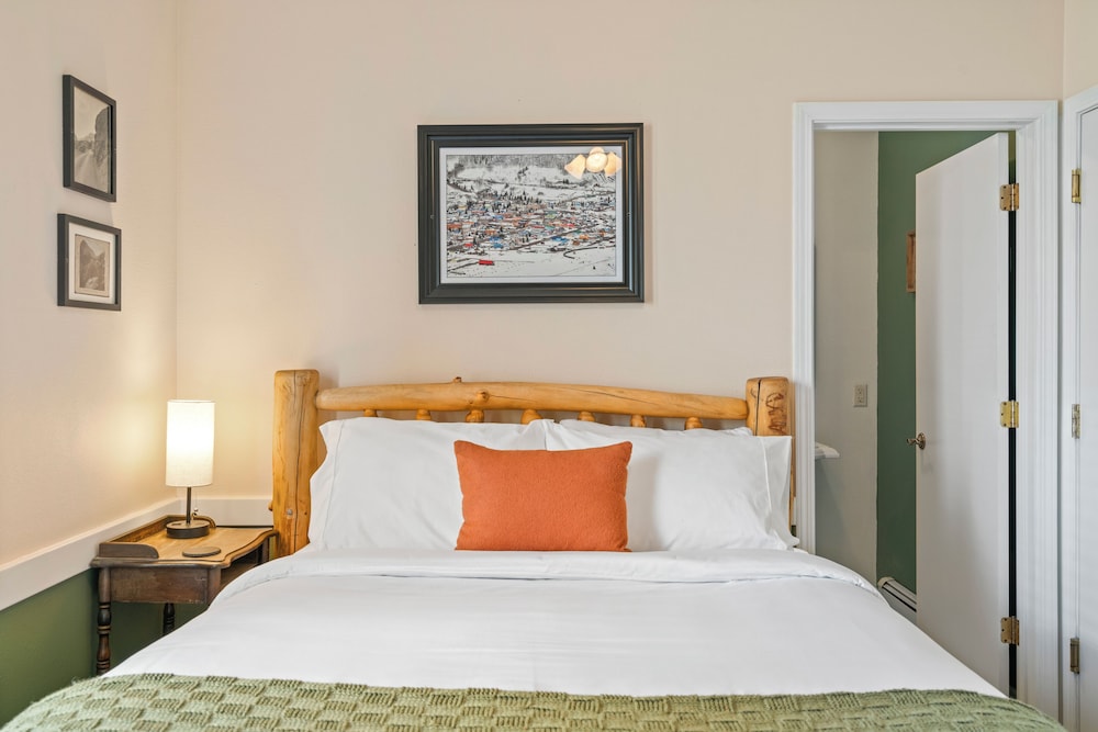 The Bent Elbow Hotel and Restaurant - photo 3
