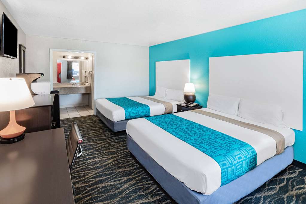 Howard Johnson by Wyndham Houston Hobby Airport - photo 15