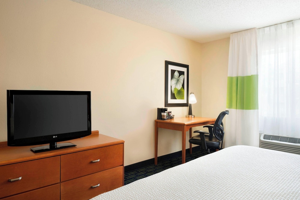 Fairfield Inn & Suites by Marriott Champaign - photo 4