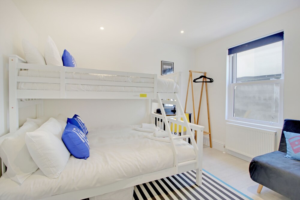 Brighton Getaways Brighton's BIG House — 4-Star Luxury Hotel in Brighton, United Kingdom