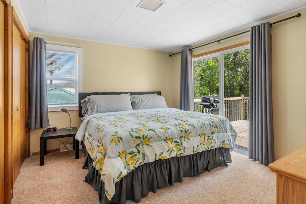 South Arm Retreat 2BDR Lake Charlevoix - featured photo