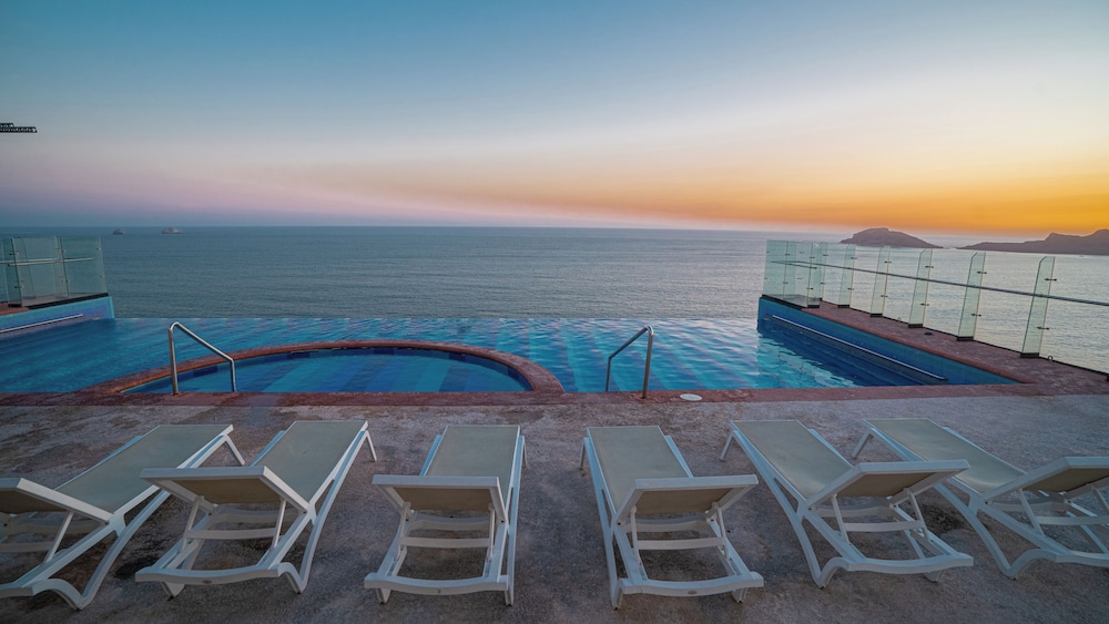 Mar Laguna Hotel — Mazatlan