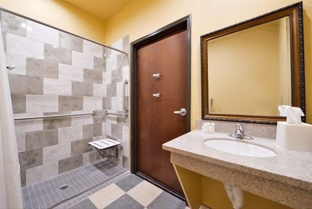 La Bonita Inn & Suites - photo 25