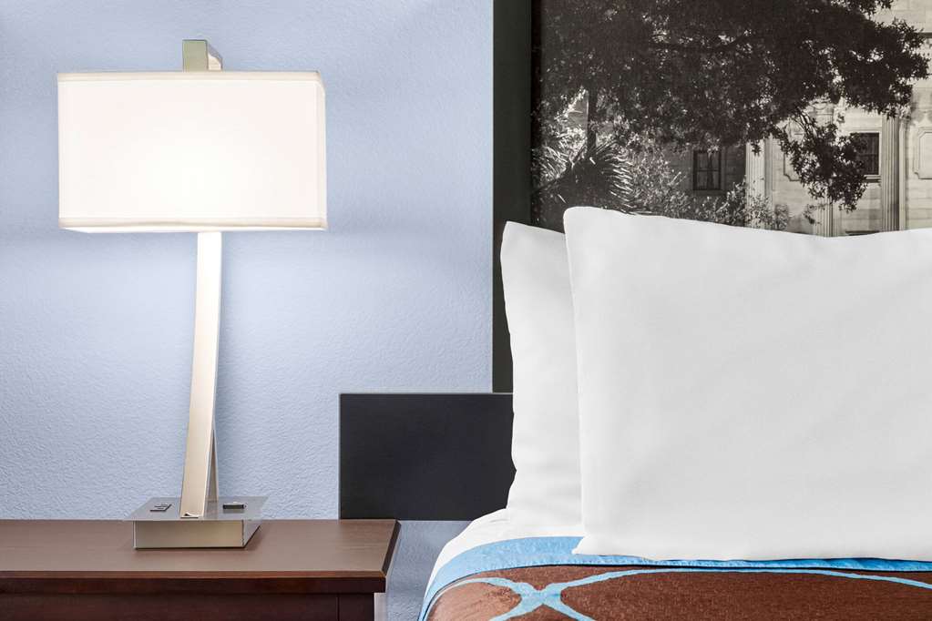 Super 8 by Wyndham Lenexa Overland Park Mall Area - photo 18