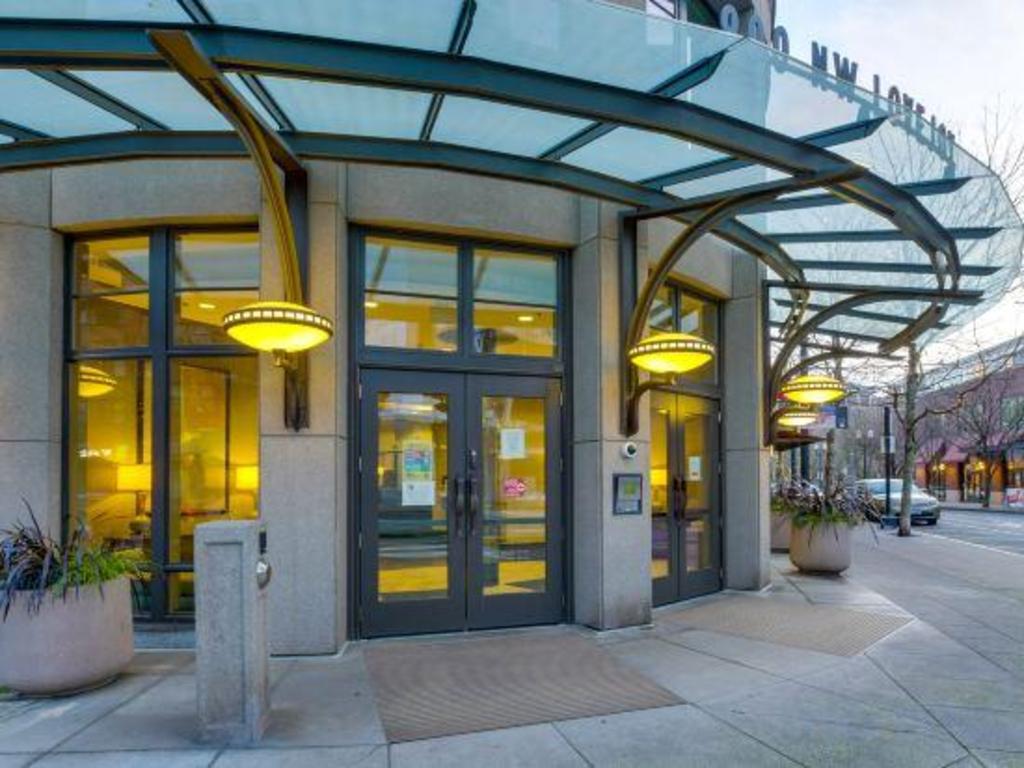Spacious Downtown Location great for work and relaxing - photo 46