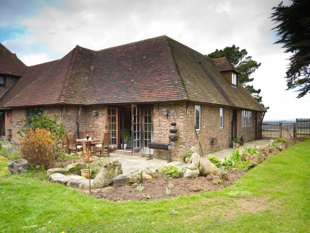 Cottage at Friston Down — 4-Star Luxury Hotel in Eastbourne, United Kingdom