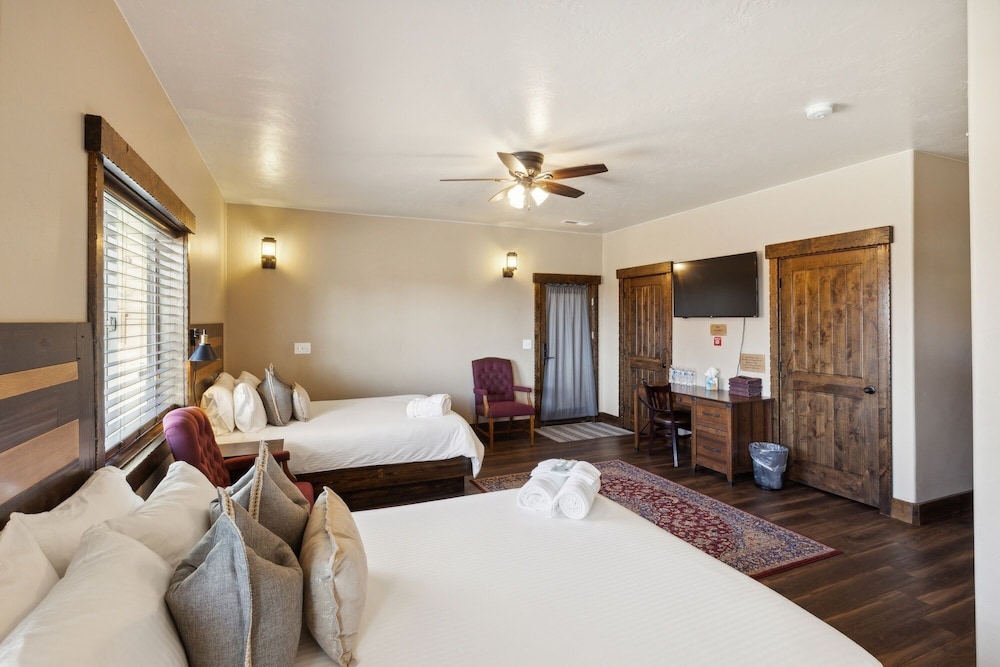 Zion Cliff Lodge - photo 42