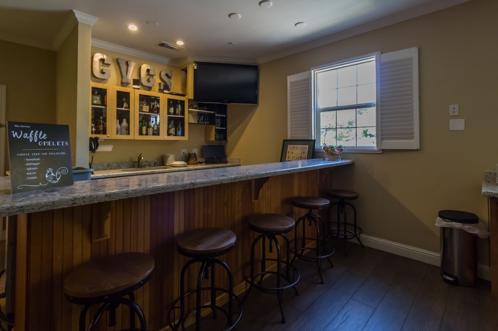Grass Valley Courtyard Suites - photo 26