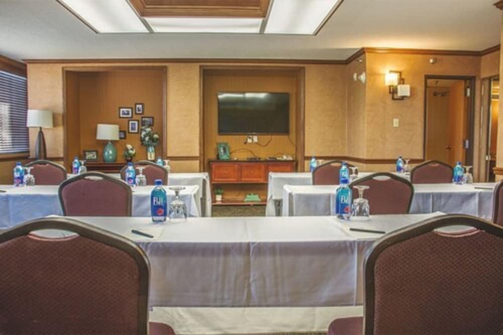 MCM Eleganté Hotel & Conference Center Beaumont - photo 29