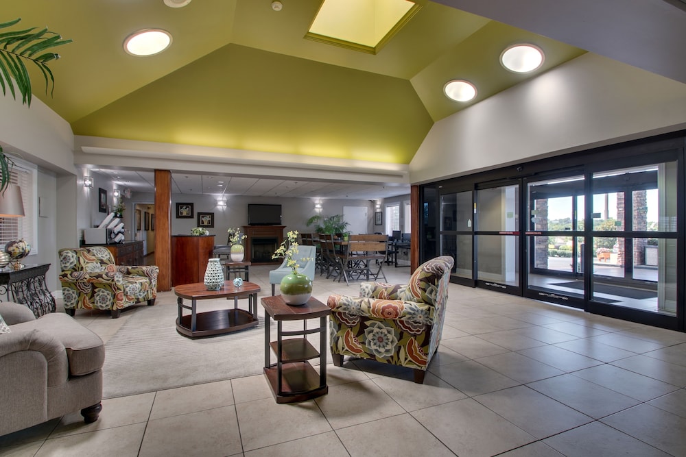 Wingfield Inn and Suites - photo 2