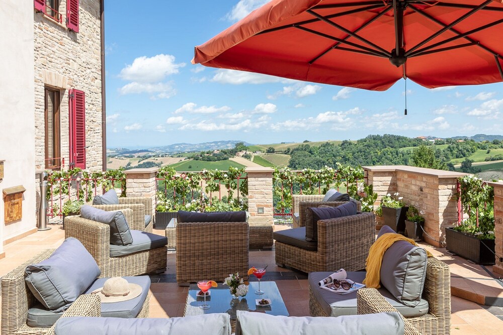 Boutique Hotel Leone — 4-Star Luxury Hotel in Montelparo, Italy