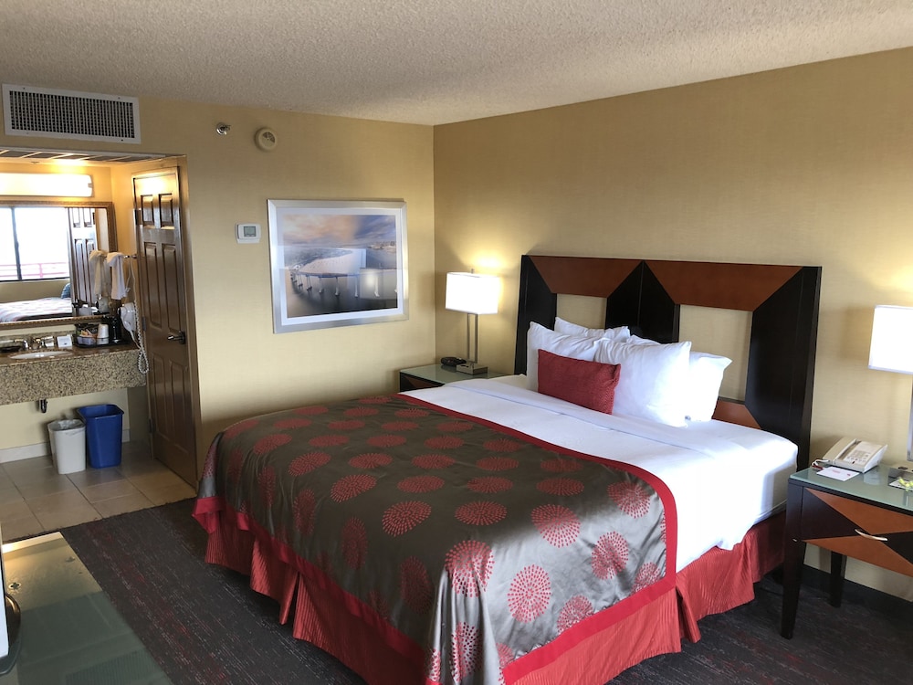 Ramada by Wyndham San Diego National City - photo 12