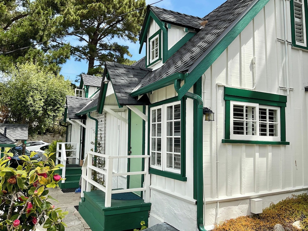 Carmel Green Lantern Inn - photo 41