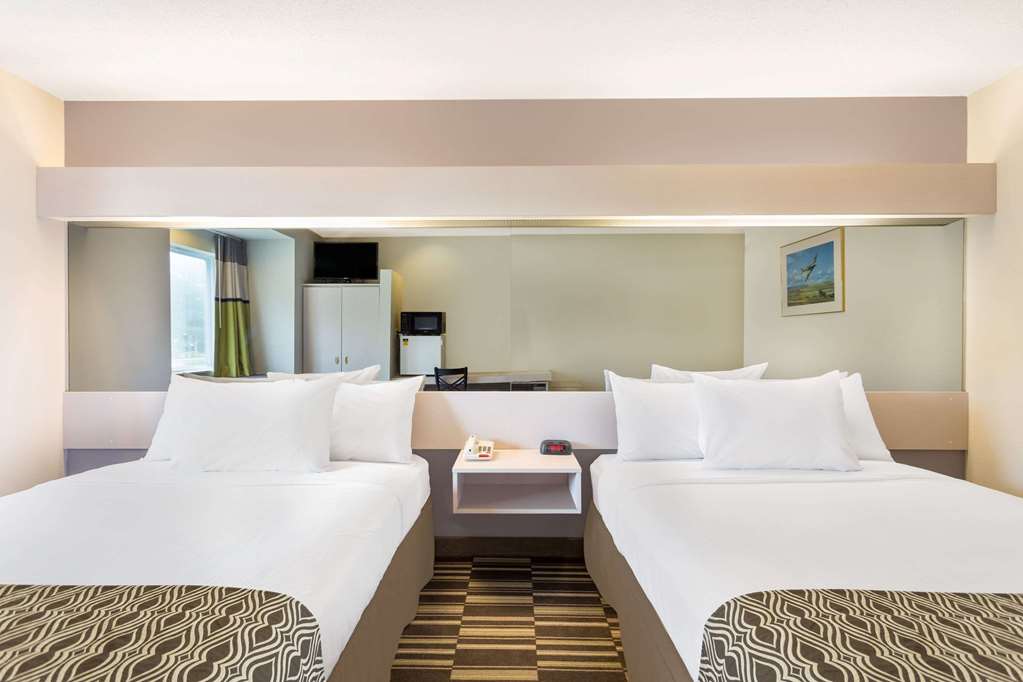 Microtel Inn & Suites by Wyndham Richmond Airport - photo 8