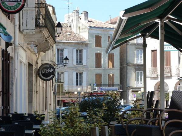 Le Pontet - carbon neutral hotel in Miramont-De-Guyenne