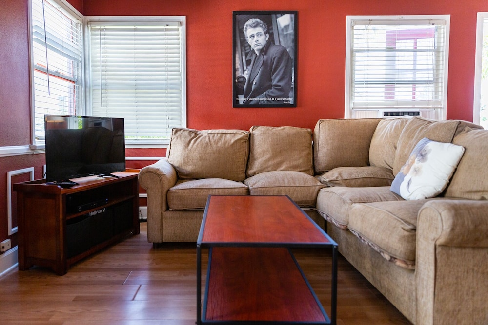 Hollywood Hills Suites - photo 37
