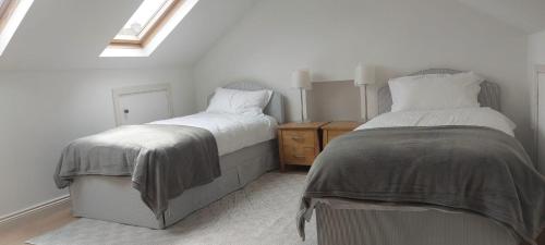 Bright Open Airy Living in Dublin 14 — hotel in Dundrum