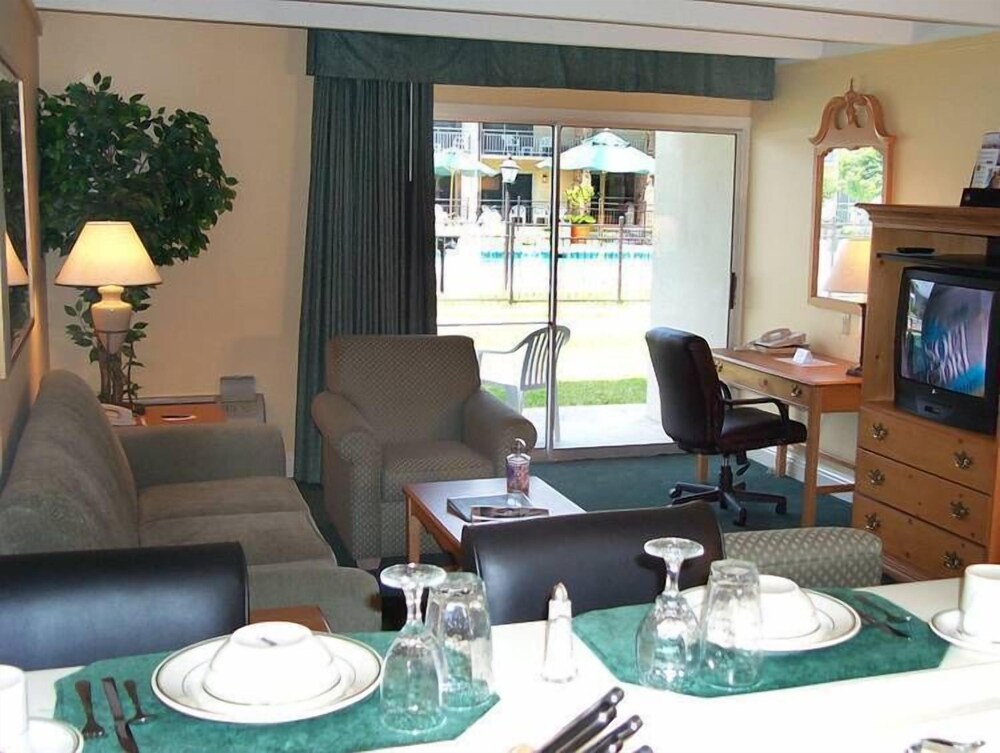 Richmond Suites Hotel - photo 22