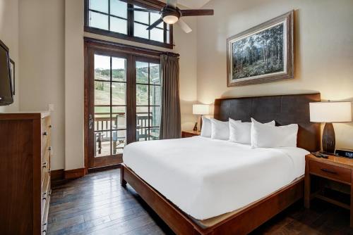 One Ski Hill Place S8501 — 4-Star Luxury Hotel in Breckenridge, United States