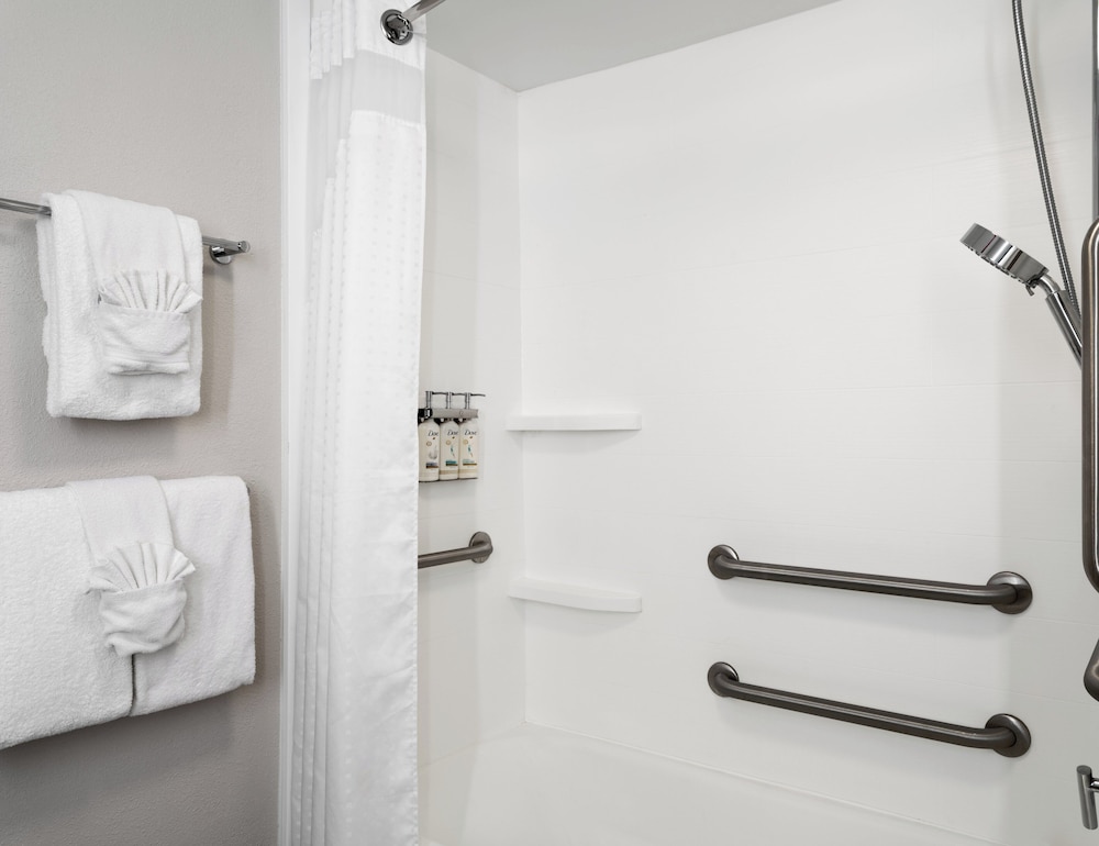 Holiday Inn Express Indianapolis Airport by IHG - photo 22