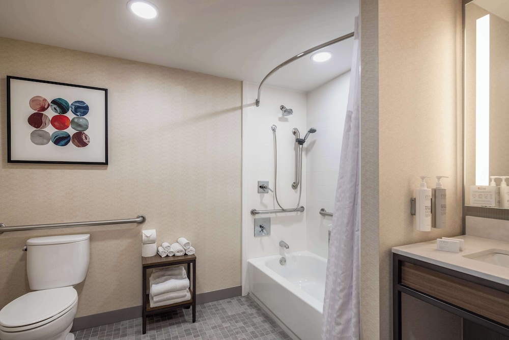 Hilton Garden Inn Chicago Oak Brook - photo 13