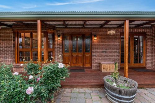 Hilltop Retreat Water Views — Sorell