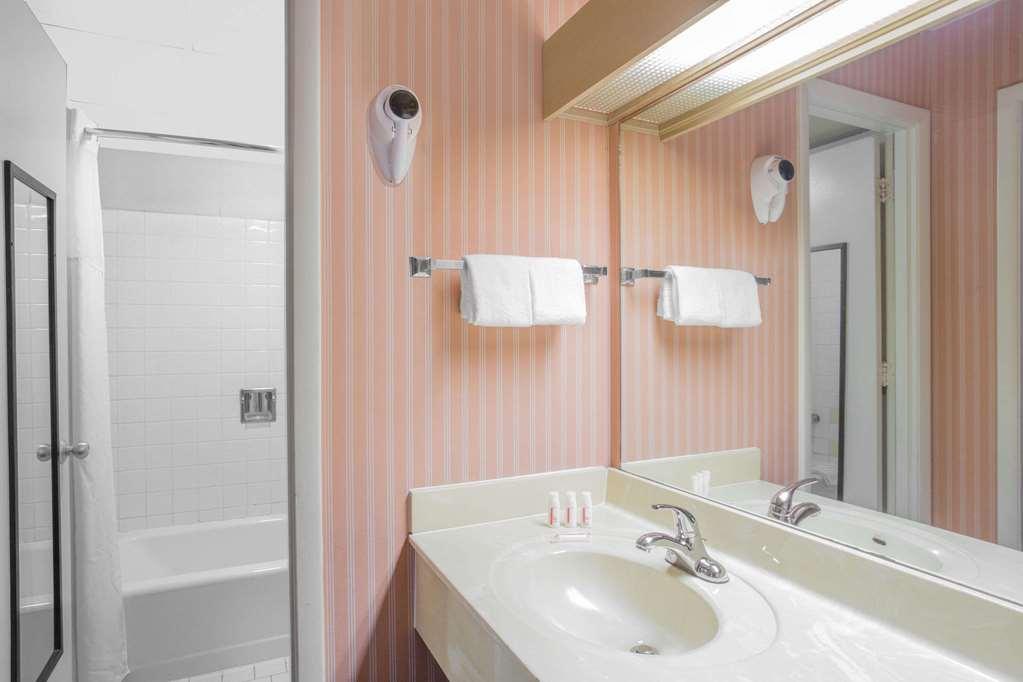 Days Inn Florence Downtown - photo 25