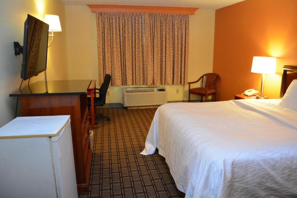 Buckeye Inn Express - photo 8