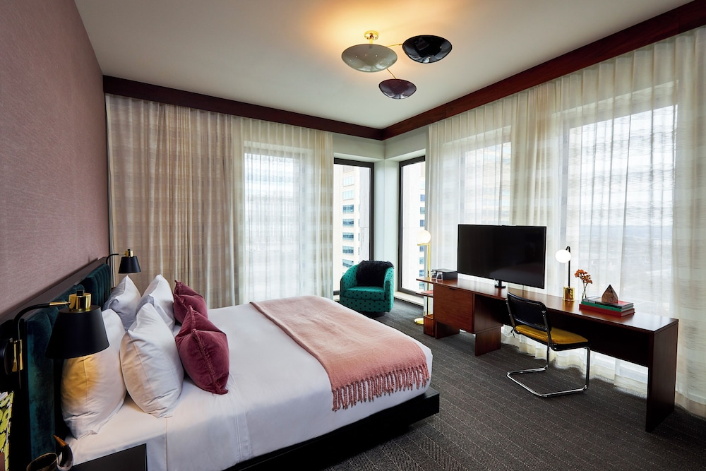 Fairlane Hotel - photo 10
