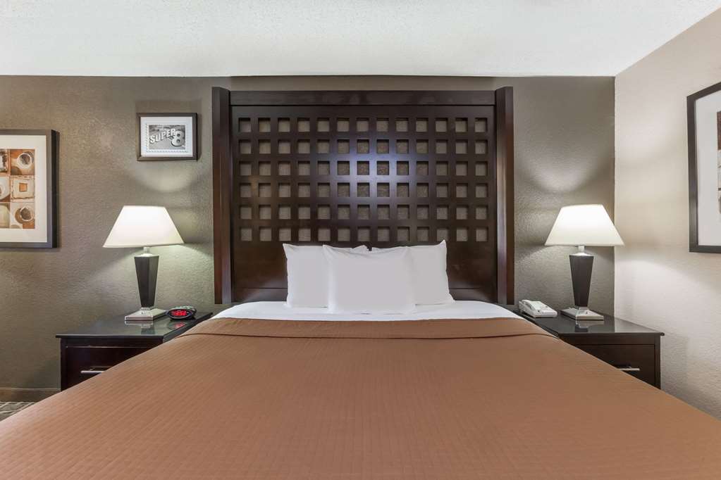 Super 8 by Wyndham Atoka - photo 13