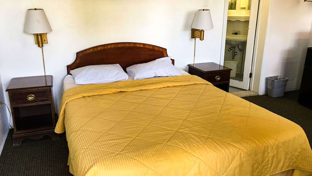 Relax Inn Altoona - photo 24