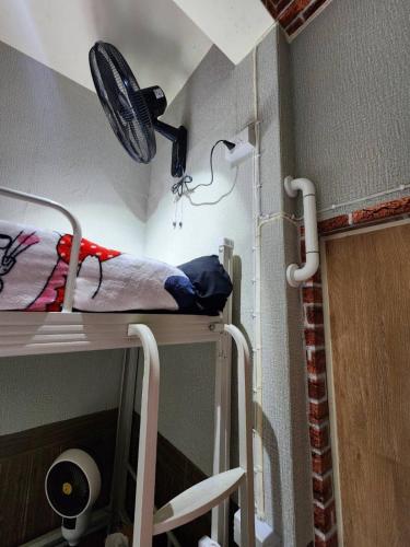 113 Cozy Loft style with cool fan with free Wi fi