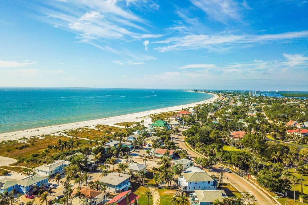 Fort Myers Couples Getaway - photo 32
