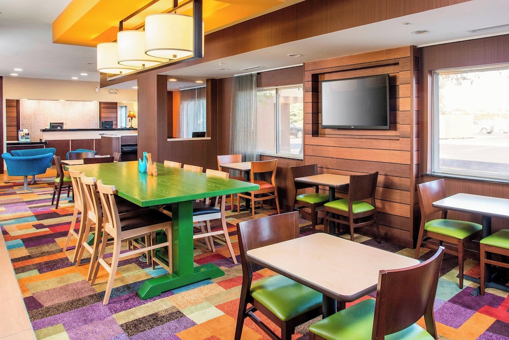 Fairfield Inn & Suites Peru - photo 20