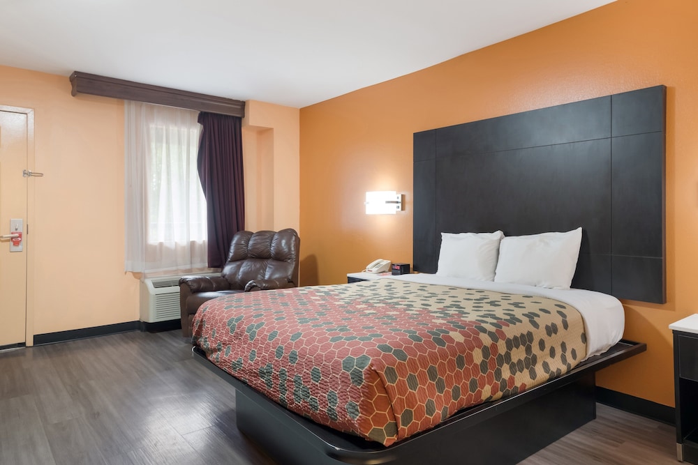 The Jewel Motel - photo 9