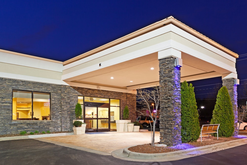 Holiday Inn Express Greensboro I 40 at Wendover an Ihg Hotel - photo 48