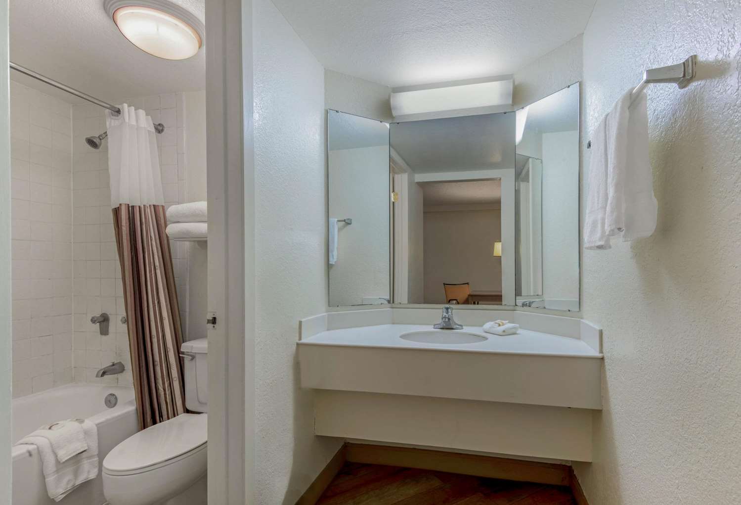 La Quinta Inn by Wyndham San Antonio I 35 N at Rittiman Rd - photo 34