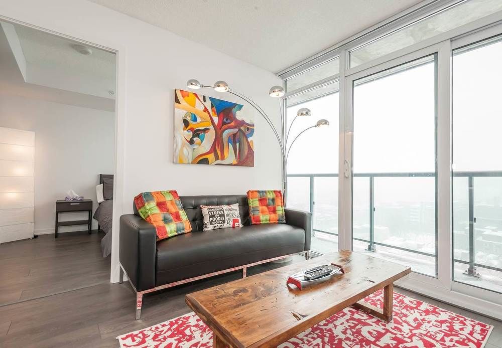 AOC Suites Edge Condo — 4-Star Luxury Hotel in Toronto, Canada