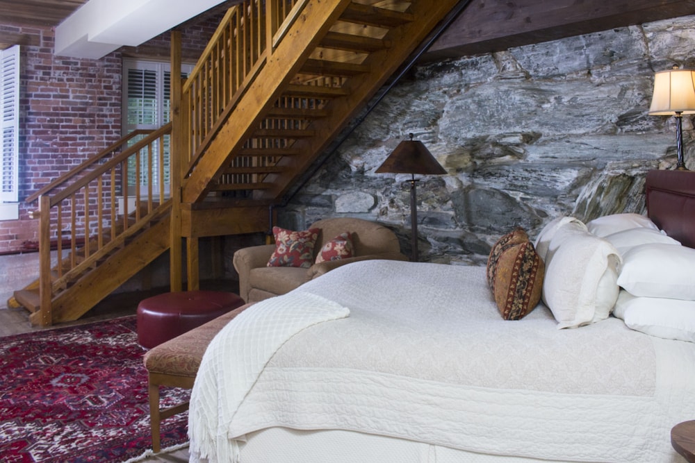 The Common Man Inn & Restaurant - photo 10