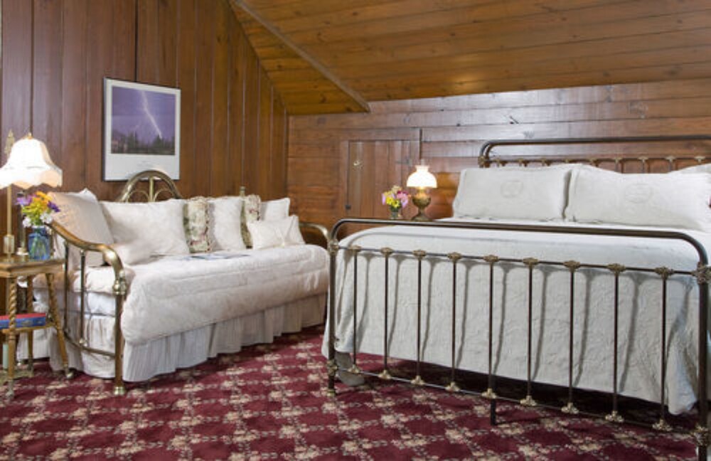 The Carriage House Inn Bed & Breakfast - photo 23