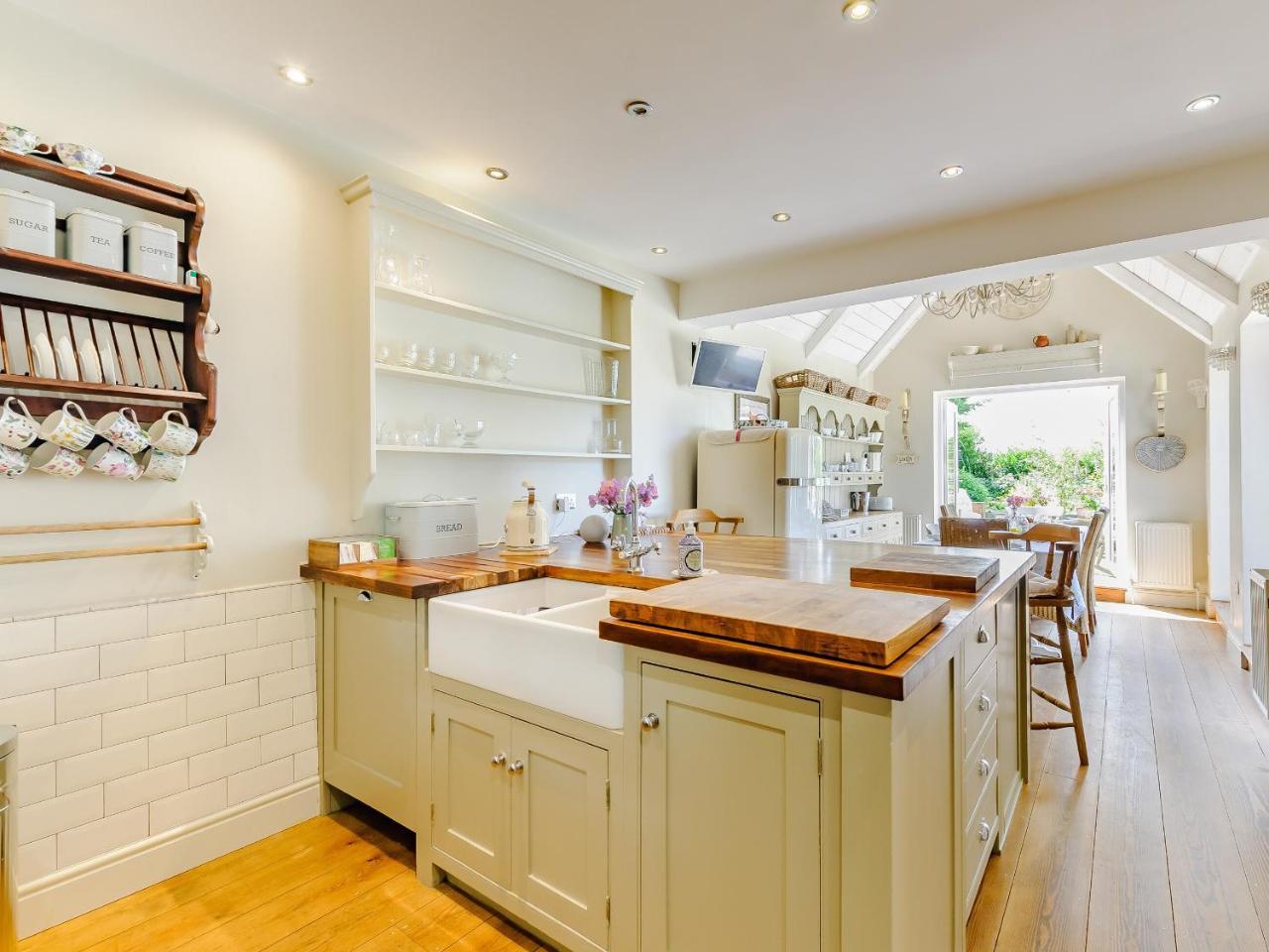 Poppy’s Cottage — Faversham — photo 3