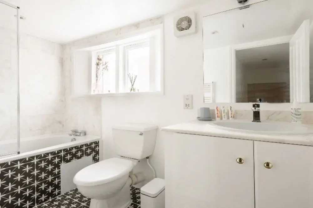 Parea Living South Kensington Elegant 1 Bedroom Flat WFH Desk — 4-Star Luxury Hotel in London, United Kingdom