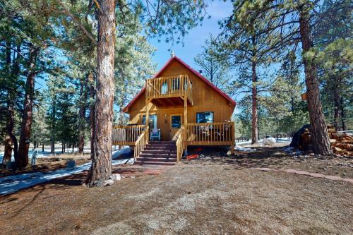 Tranquil Wet Mtn Cabin with Views on 3 Acres — 4-Star Luxury Hotel in Westcliffe, United States