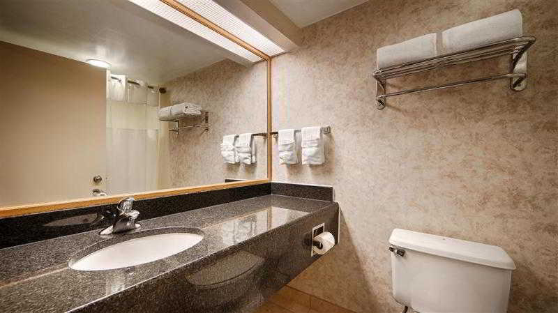 Red Lion Hotel Rosslyn Iwo Jima - photo 18