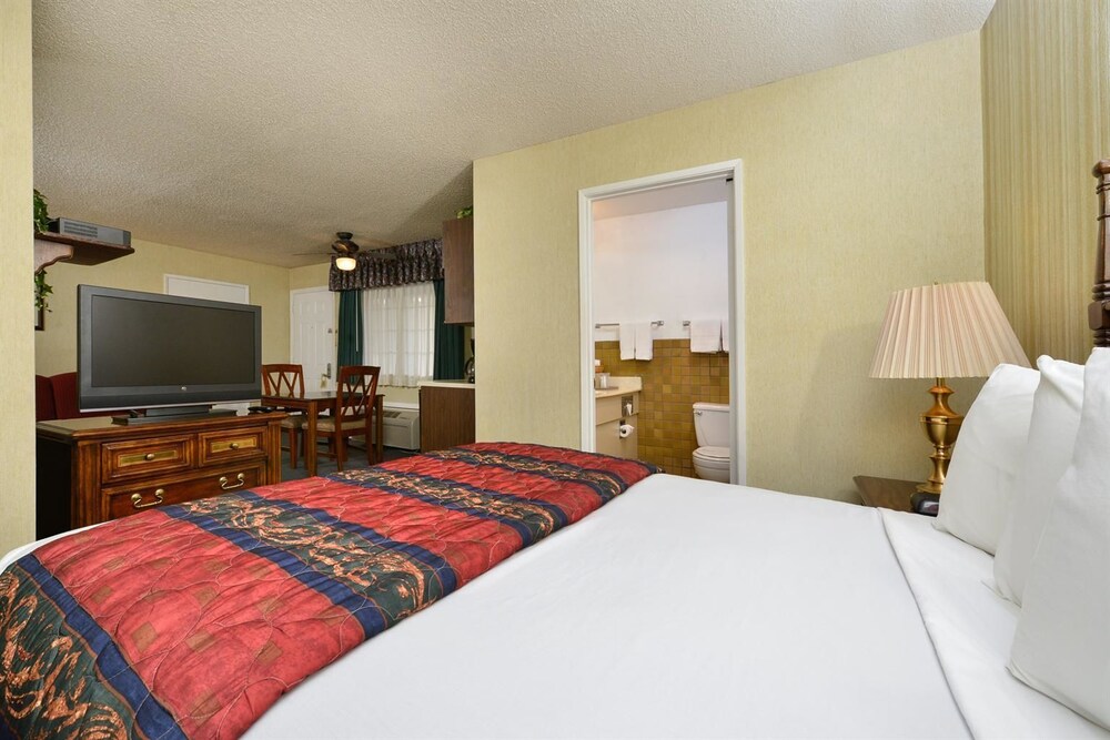 Americas Best Value Inn and Suites Lancaster - photo 8