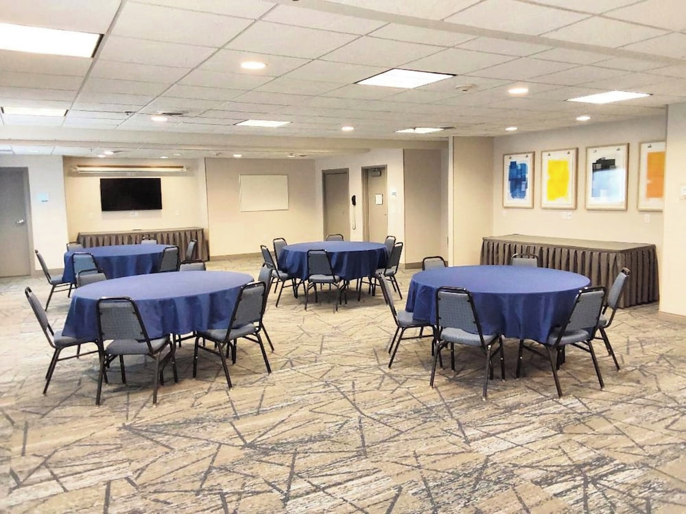 Holiday Inn Express & Suites Antigo by IHG - photo 44