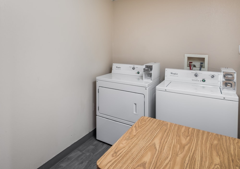 Red Roof Inn & Suites Austin East Manor - photo 19