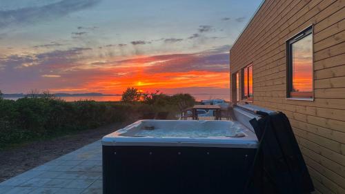 Premium hytte med udendørs spa in Farso, Denmark