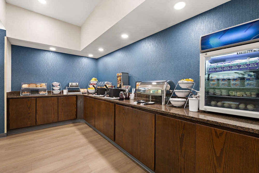 Comfort Suites Hudson I 94 - photo 23